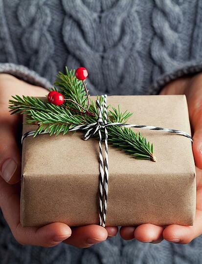 How to create beautiful Christmas gift wrapping ?