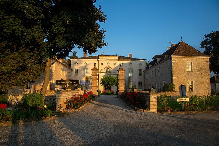 vue du château de l'Epervière, en Bourgogne, camping Les Castels