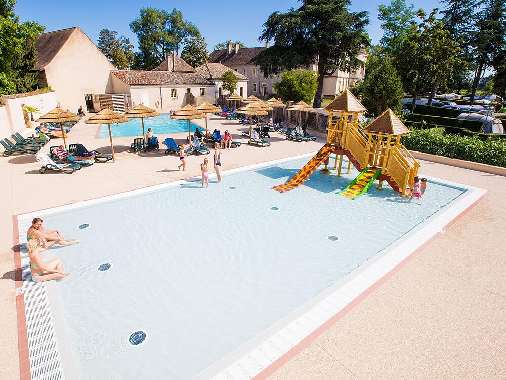 Campsite Castel Camping Château de L'Epervière Gigny-sur-Saône Bourgogne-Franche-Comté 2