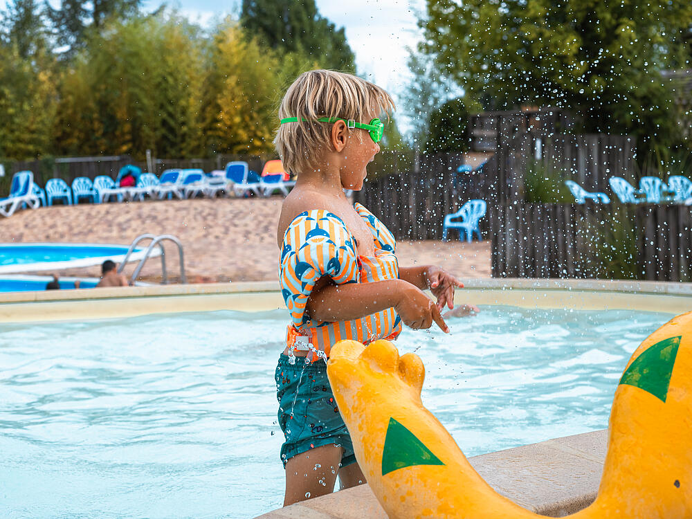 Campsite Castel Camping Les Bois du Bardelet GIEN Centre-Loire Valley 2