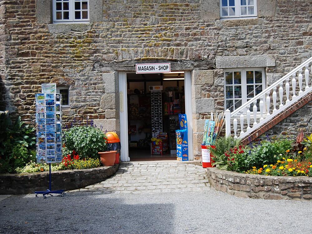 Campsite Castel Camping Château de Lez-Eaux Saint Pair sur mer Normandy 20