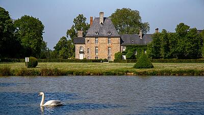 Recipe: Brasero-grilled lobster with seaweed sabayon from the Domaine des Ormes