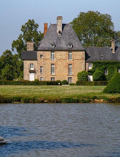 Recipe: Brasero-grilled lobster with seaweed sabayon from the Domaine des Ormes