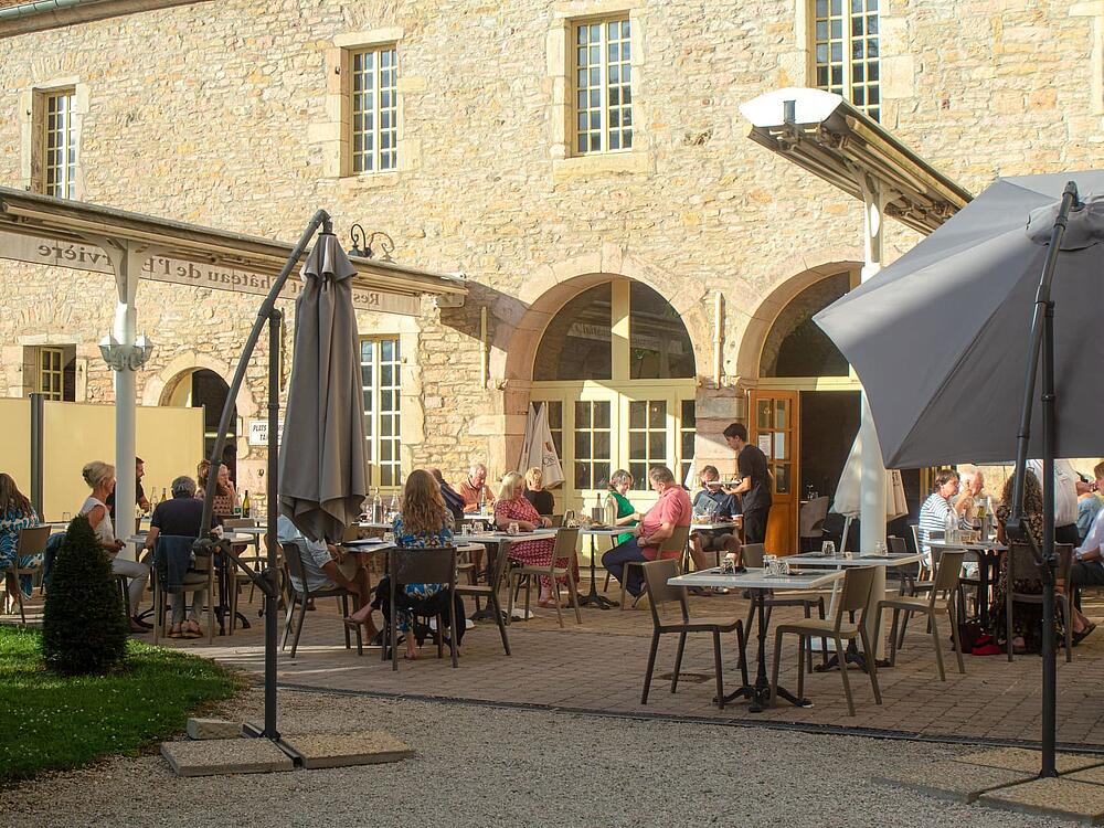 Campsite Castel Camping Château de L'Epervière Gigny-sur-Saône Bourgogne-Franche-Comté 17