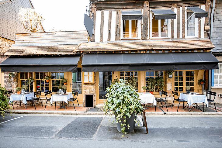 les ruelles d'honfleur devanture d'une boutique dans le vieux honfleur